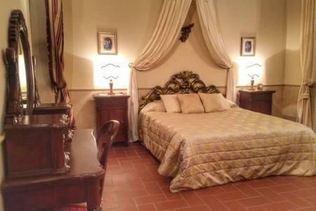 Classic Style Apartment In Center ฟลอเรนซ์ ภายนอก รูปภาพ