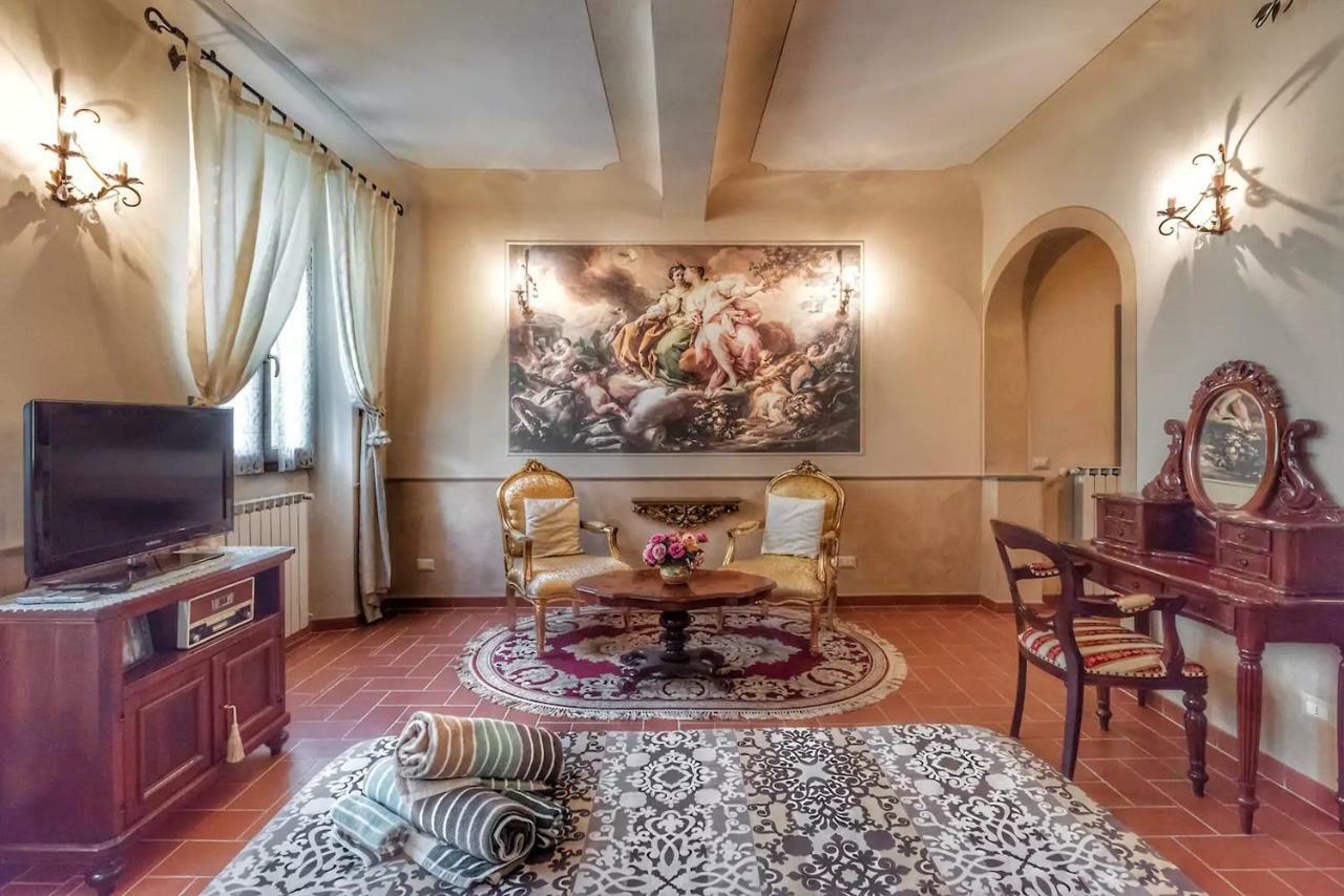 Classic Style Apartment In Center ฟลอเรนซ์ ภายนอก รูปภาพ