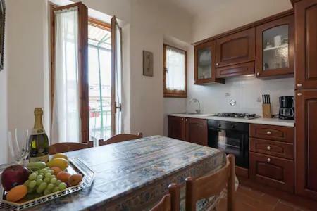 Classic Style Apartment In Center ฟลอเรนซ์ ภายนอก รูปภาพ