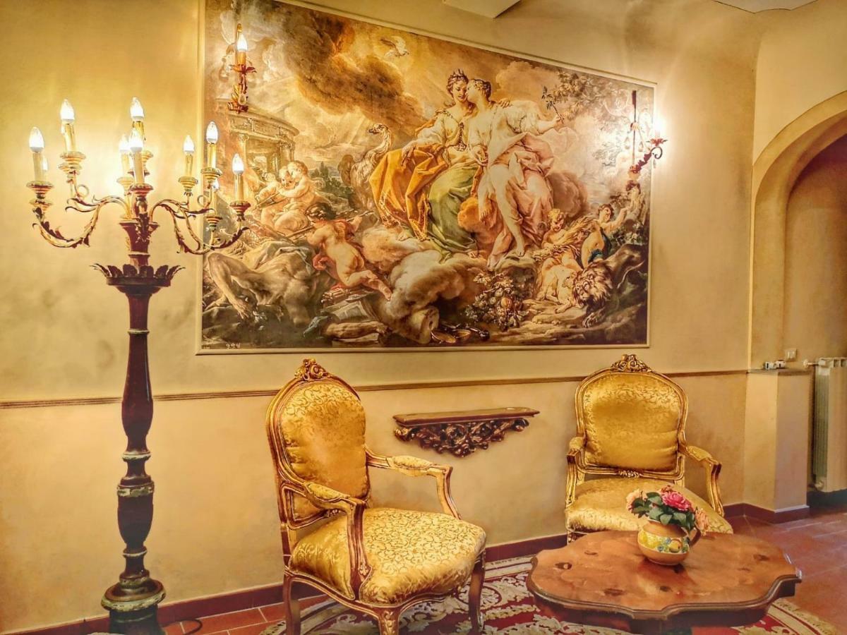 Classic Style Apartment In Center ฟลอเรนซ์ ภายนอก รูปภาพ