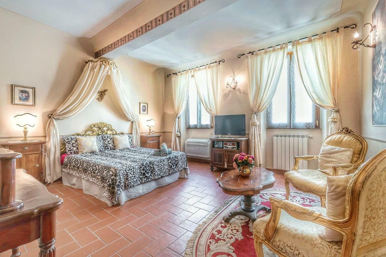 Classic Style Apartment In Center ฟลอเรนซ์ ภายนอก รูปภาพ