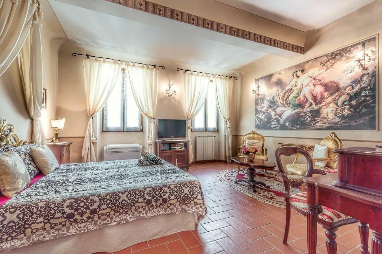 Classic Style Apartment In Center ฟลอเรนซ์ ภายนอก รูปภาพ