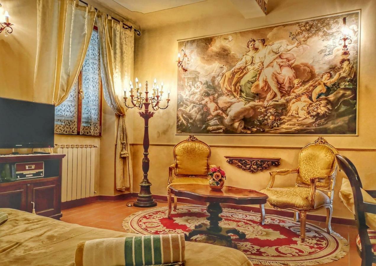 Classic Style Apartment In Center ฟลอเรนซ์ ภายนอก รูปภาพ