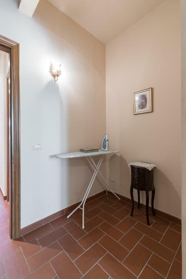 Classic Style Apartment In Center ฟลอเรนซ์ ภายนอก รูปภาพ
