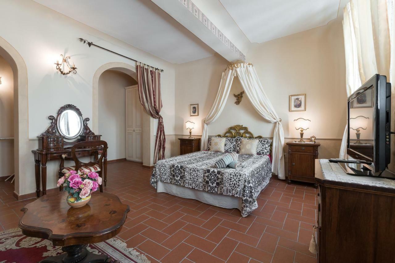 Classic Style Apartment In Center ฟลอเรนซ์ ภายนอก รูปภาพ